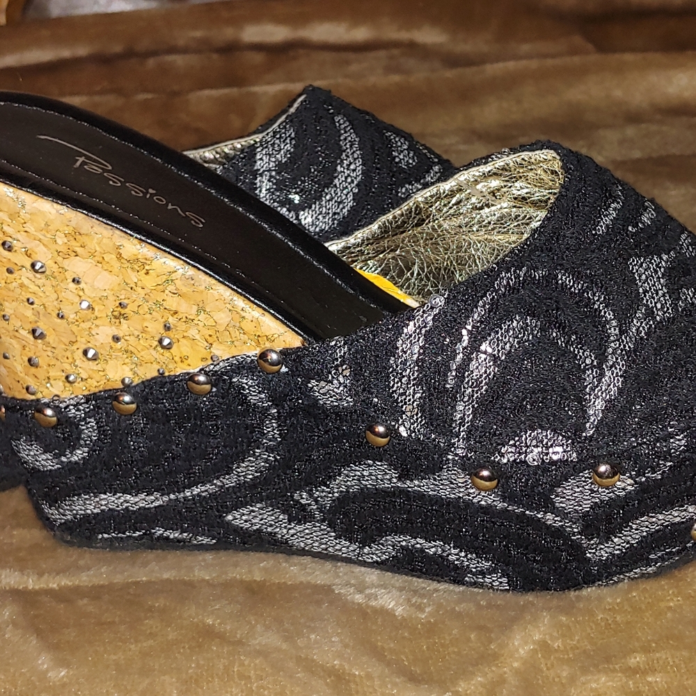 Women's Wedge Sandals - Picture 4 of 7